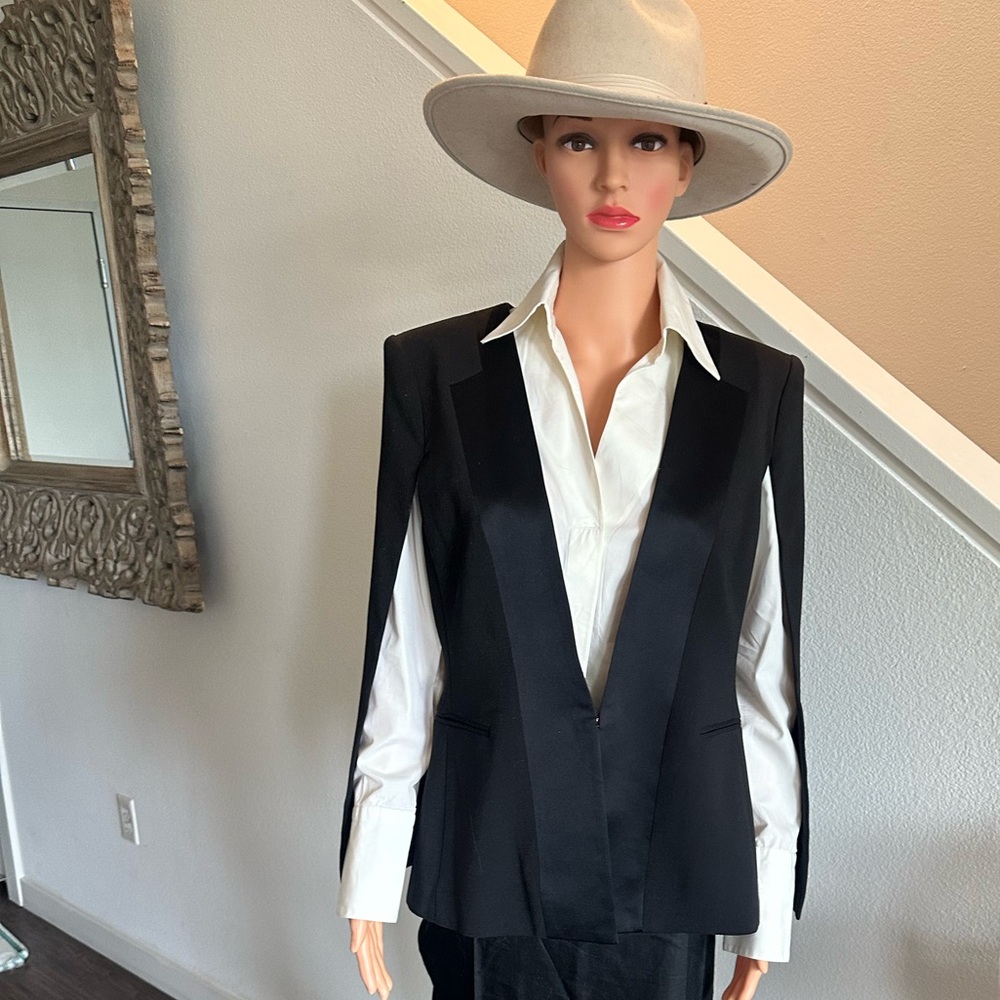 Max Azaria Elegant Black Women's Blazer